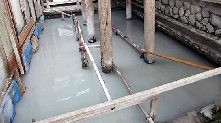 onsen mud bath at beppu