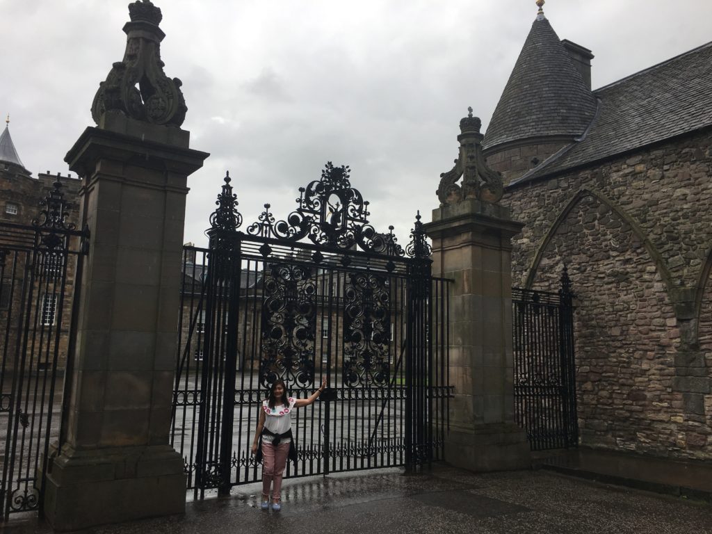 holyroodhouse palace edinburgh